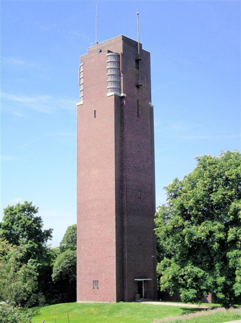 Watertoren Kuinre 01d
              <br/>
              Wikipedia, 2014-05-23